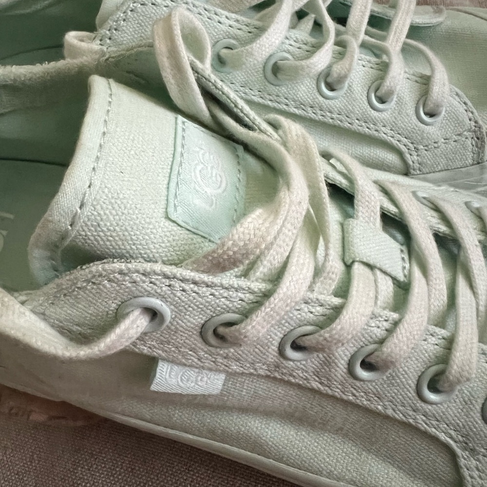 UGG Aries Sneakers - Picture 11 of 11